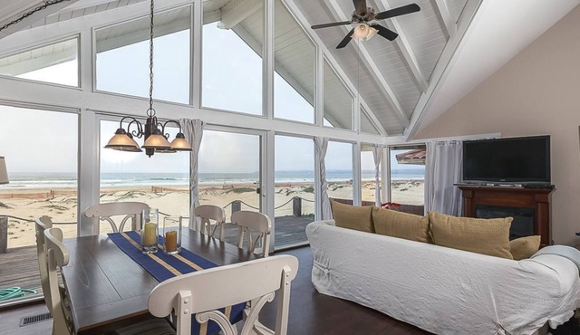Happy Clam Casa Oceanfront Beach House w/Private GuestHouse