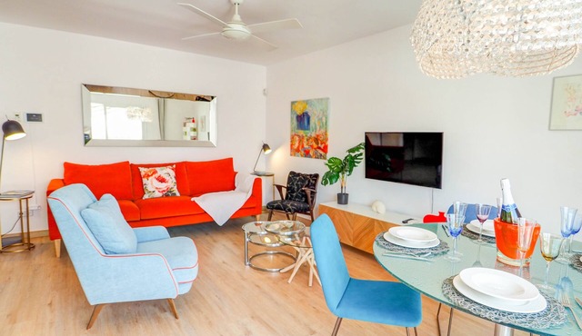 Happy Diamond by Hello Homes Sitges