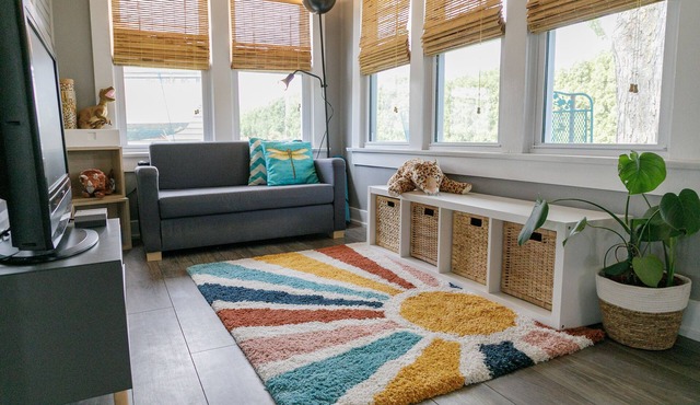 Happy Harbor: cute cottage 1 block from Indian Lake.