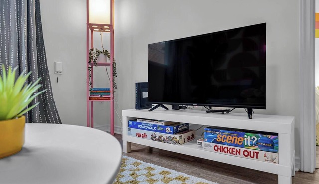 Happy Haven: 5mins to St. Lawrence College