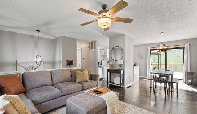 Happy Haven/Room for Everyone - Even the Pets!/3 BD 1.5 BATH