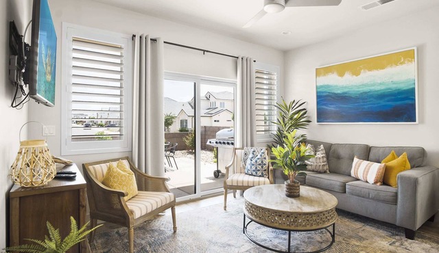 Happy Hawaiian Themed Condo!