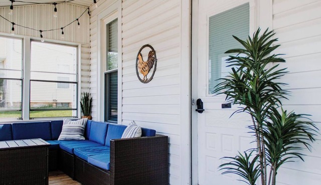 Happy Hen House 2-Bedroom House w/Amazing Front Porch and Backyard Chickens