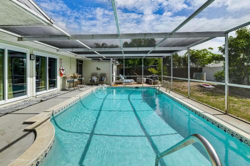 Happy Hideaway, private pool & patio, North Port!