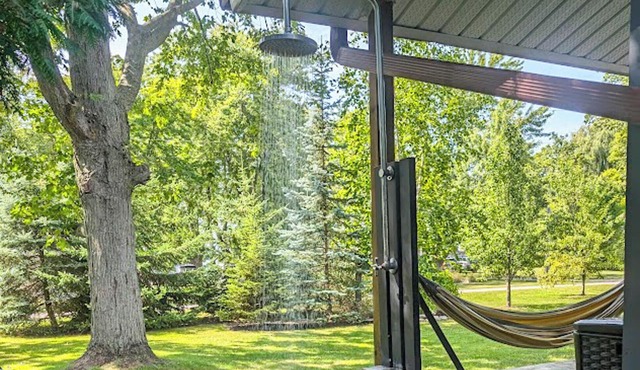 Happy Hideaway, short walk to Lake Huron