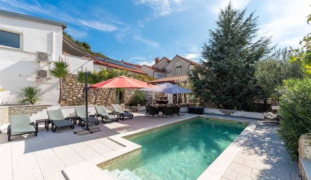 Happy Hideaway Villa by Aneo Travel