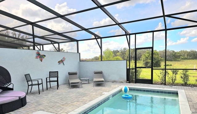 Happy Hideaway Villa with private pool, resort access 20 minutes to Disney