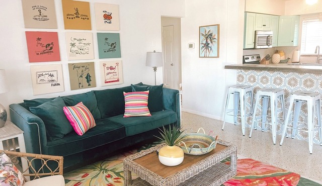 Happy Home - Fenced yard - 5 Min to Beach - Pets - 2 BR, 1 BA