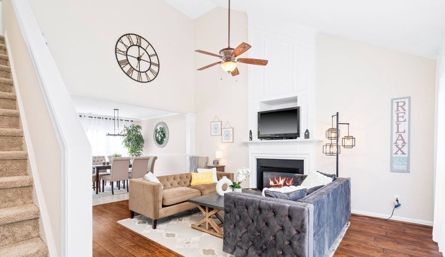 Happy home in lovely neighborhood sleeps 8 🌟