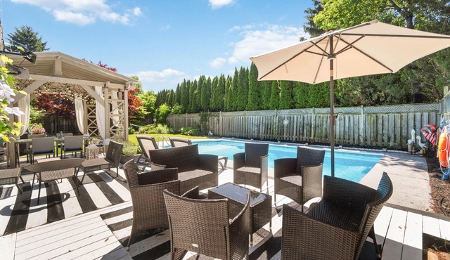 Happy House w/In-Ground Private Pool in NOTL
