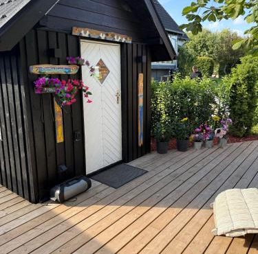 Happy Mermaid Garden Cabin