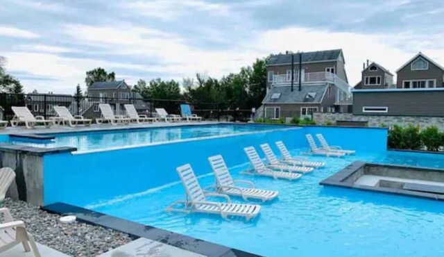 Happy mont Ste-Anne, RÉNOVÉ, parc aquatique GRATUIT