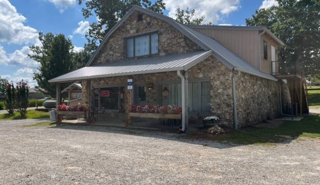 Happy Pappys - Store Cabin