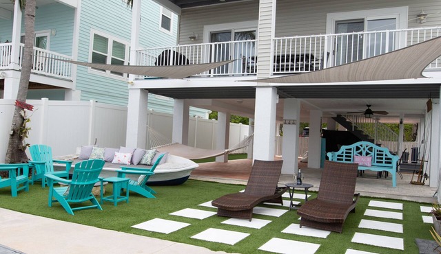 Happy Place Key Largo - Waterfront Vintage Coastal Cottage