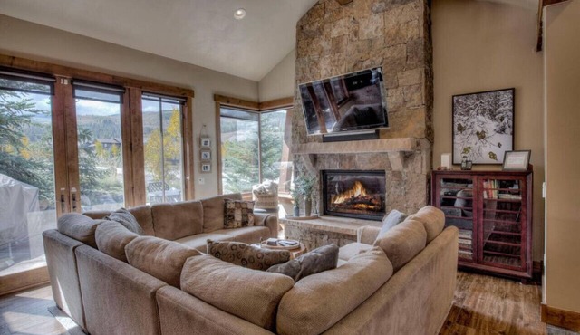 Happy Place | Private Hot Tub 3 King Suites Minutes to Breck Ski Resort