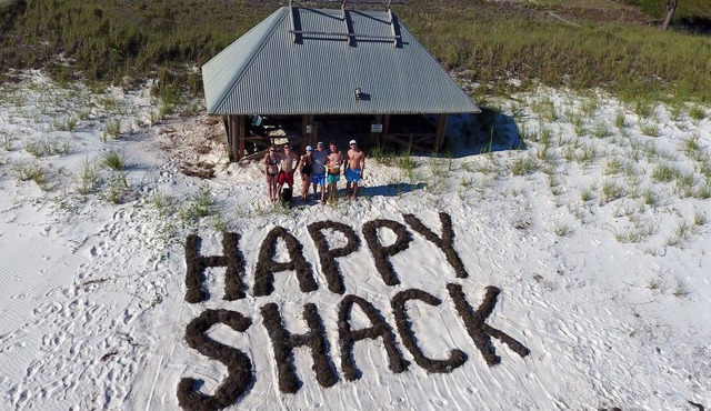 Happy Shack BEACH & BAY! Kayak, paddle boards, tiki hut, firepit, grille, wifi