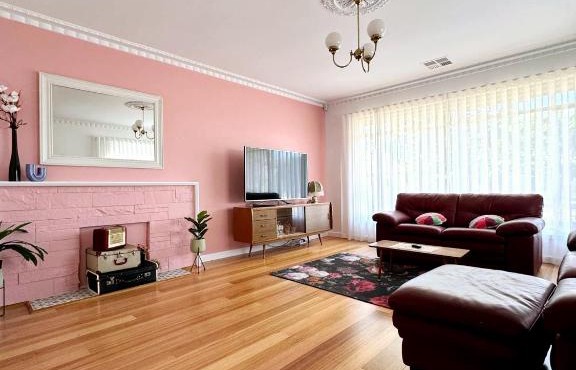 Happy Stays - Retro Haven