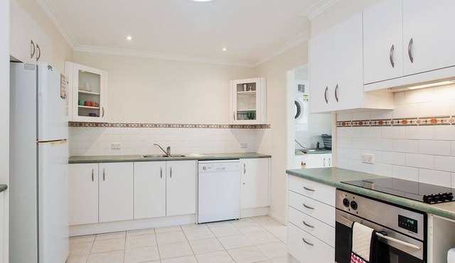 Happy Tails , 55 Pantowora Street - pet friendly, air conditioned