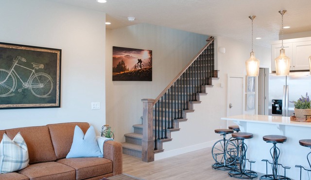 🐶 Happy Tails – Dog-Friendly Getaway Near Zion with Pool Access – Relax, Play, and Stay Cool!