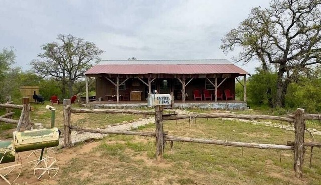 Happy Trails Cabin - Sleeps 5 Adults, 4 Children