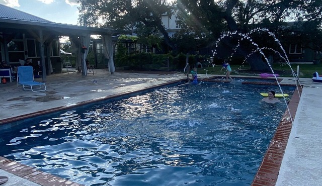 Happy Trails Cowboy Cabin HOT TUB POOL on 12 ac