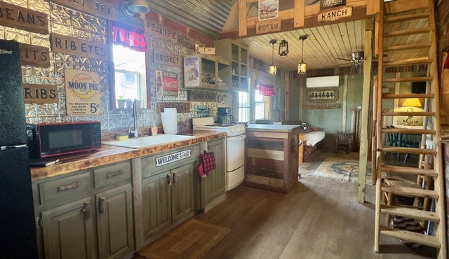 Happy Trails | Fun & Unique Cabin Close to Castell