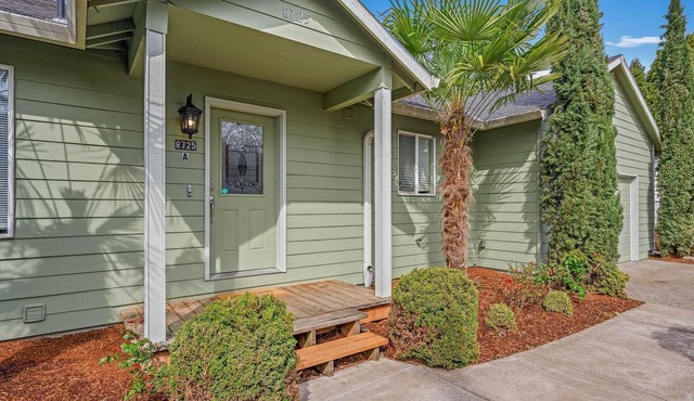 Happy Valley Home + Hot Tub, Game Room, 8 beds!