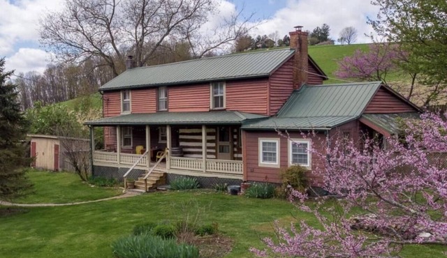 Happy Valley Log Cabin Farmhouse Shenandoah Valley