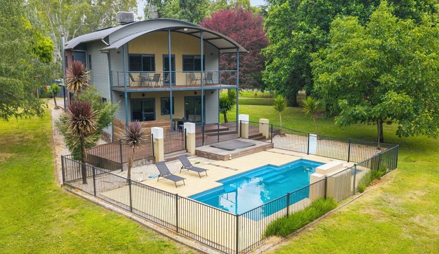 Happy Valley Retreat - Your High Country Escape: Pool & Valley Views