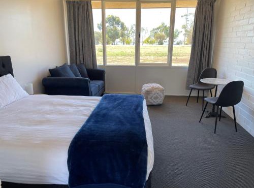 Happy Wanderer Motel Lake Boga ON THE LAKE WITH LAKE VIEWS