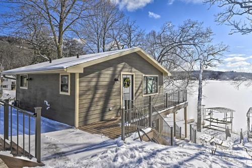 ‘Happy’s Haven’ Cabin w/Gas Grill & Fire Pit!