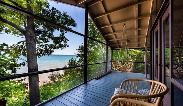 HARBERT PRIVATE LAKEFRONT HOME WITH PRIVATE HOT TUB!