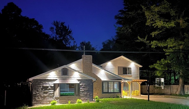 Harbert renovated house Private heated pool spa deck grill fire pit 2026 open!