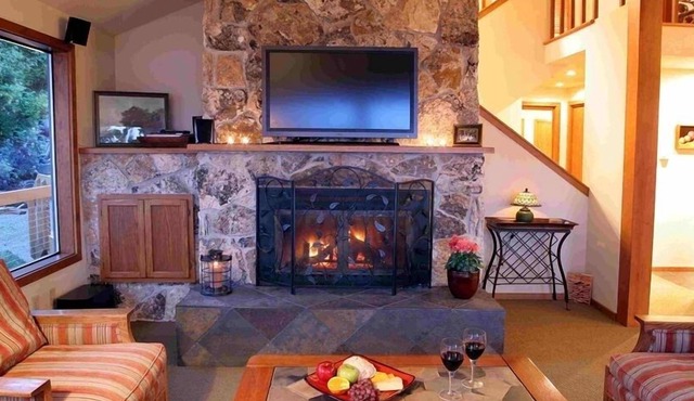 Harbor Chalet Waterfront Home Overlooks Holmes Harbor!