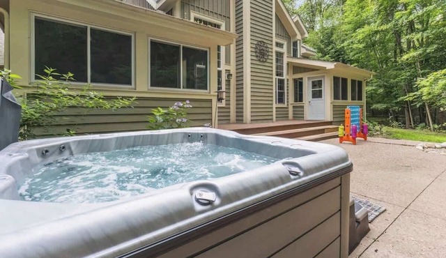 Harbor Ctry-Gorgeous Cape Cod Home-1.7 wooded acrs