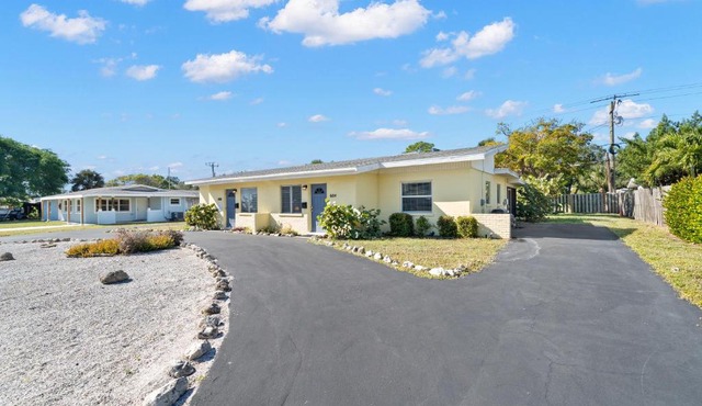 Harbor Duplex, 3 Bedrooms, Walk to Beach, WiFi, Sleeps 8, Walk to Beach