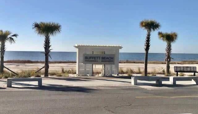 Harbor Haven: Gulf & Workside Comfort