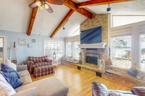 'Harbor Haven' w/Dock: Lake Livingston Home