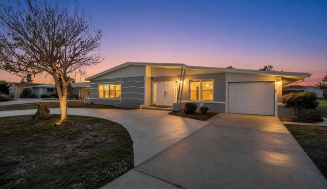 Harbor Haven: Waterfront Oasis + Heated Pool