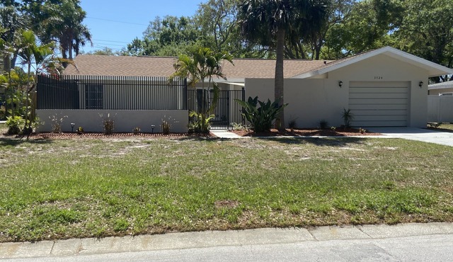 Harbor Heights Pet Friendly and close to the Beach