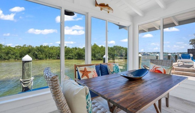 Harbor Hideaway - 3bed,2bath,50' dock, heated pool, tiki with all the amenities.