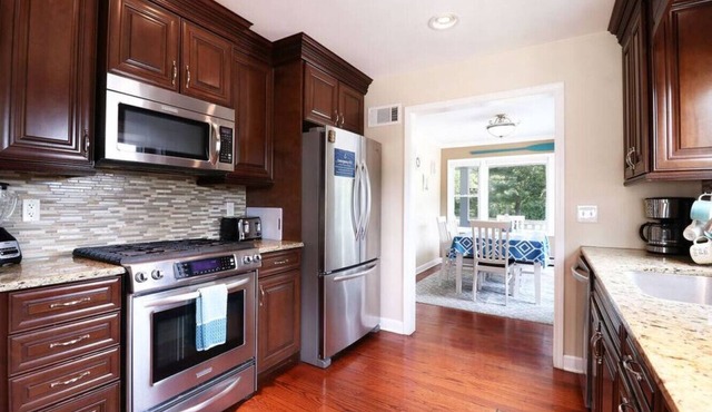 Harbor Hideout 4/3 Waterfront w/Wet Bar and Hot Tub