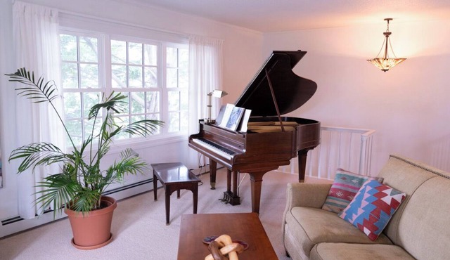 Harbor Hill Inn Cottage - Piano Suite