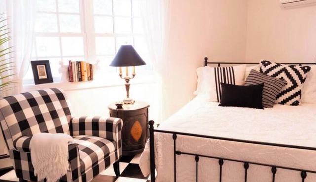 Harbor Hill Inn Cottage - River Walk Suite