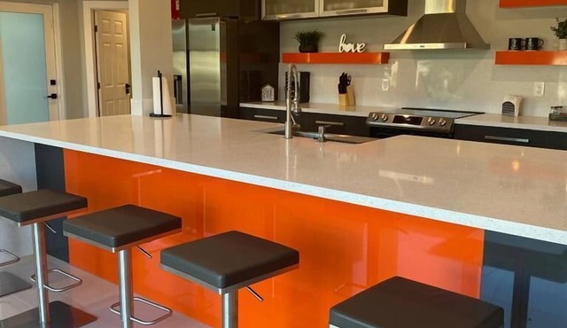 Harbor House, renovated luxury waterfront- 30 ft private dock