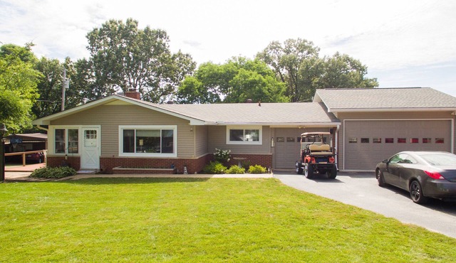 Harbor House! Steps away from Moors Marina, private dock, pet friendly