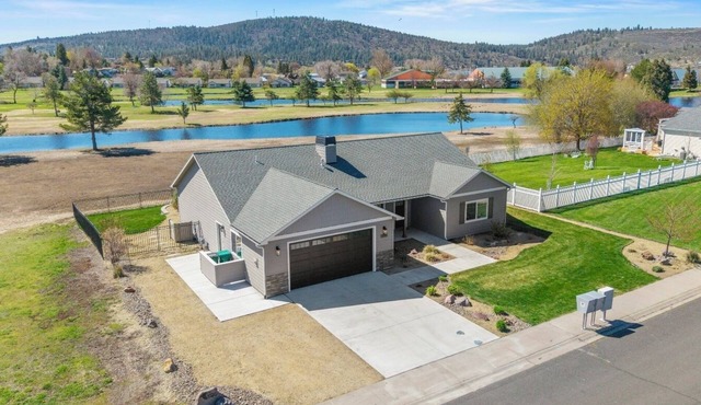 Harbor House with Hottub on 18th Hole