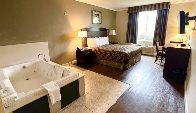 Harbor Inn & Suites