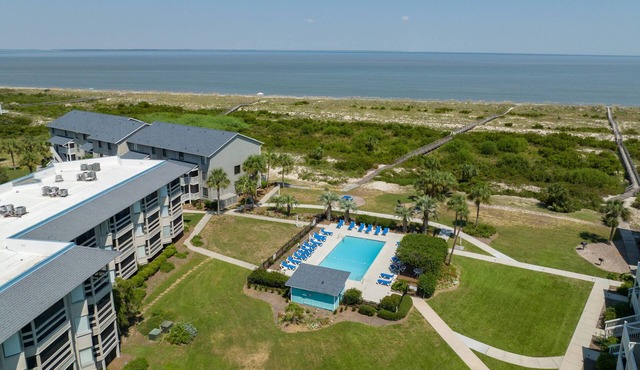 Harbor Island Bliss: 2BR Condo, Beach Access, Resort Pool, & Stunning Views!