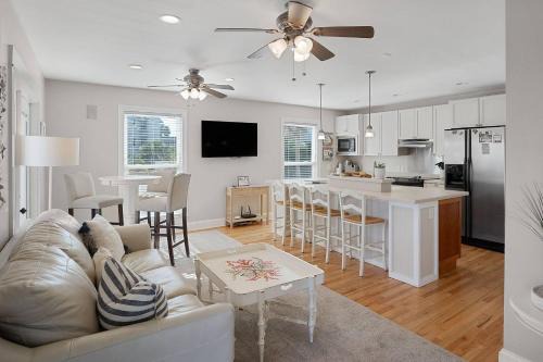 Harbor Island 12 Shipwatch Dr